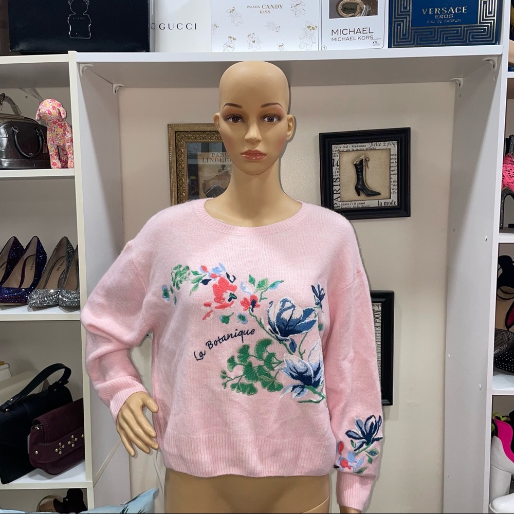 L.O.G.G Label Of Graded Goods NWOT! Pink Floral Embroidered Sweater Size XS